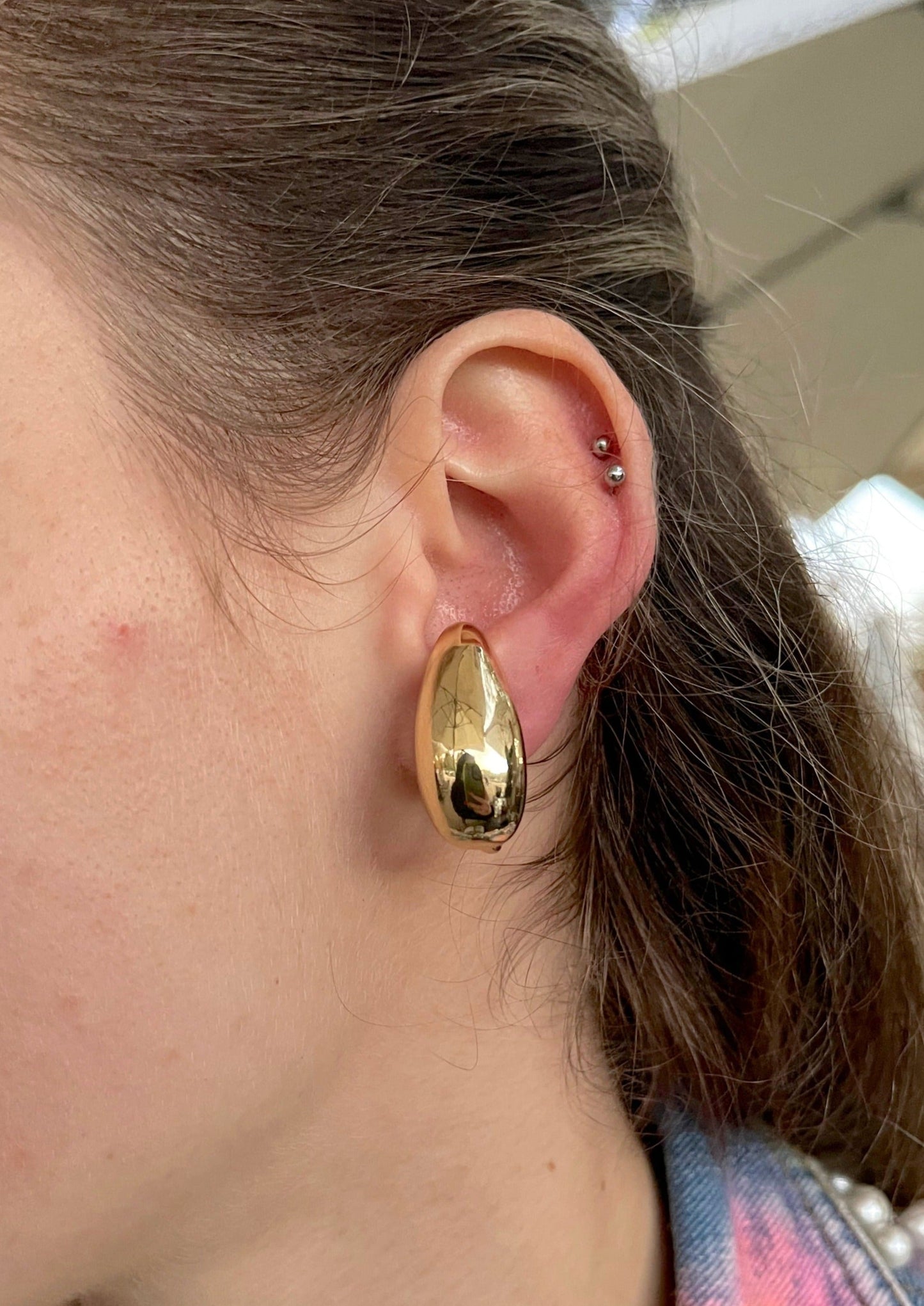 Gold round huggies Earcuff / Earring